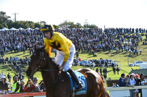 Warrnambool Crowd 040521